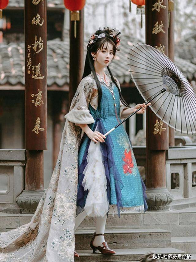 夏天 裙撑外穿算什么？今年夏天大火的“衬裙”才是真厉害，上身好洋气