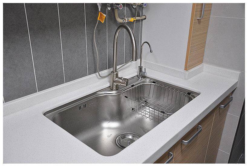 1)台上盆(不建议使用),卫生不好清洁打理; 橱柜是否添加背板这个是要