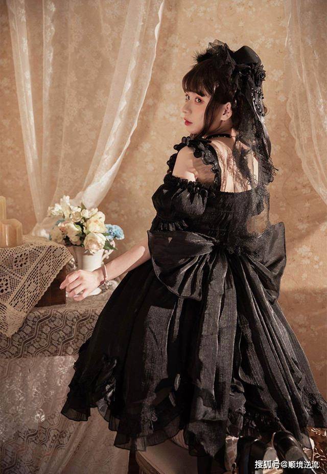 纯欲风洛丽塔赢了版型显瘦配色简单上班上学都能穿