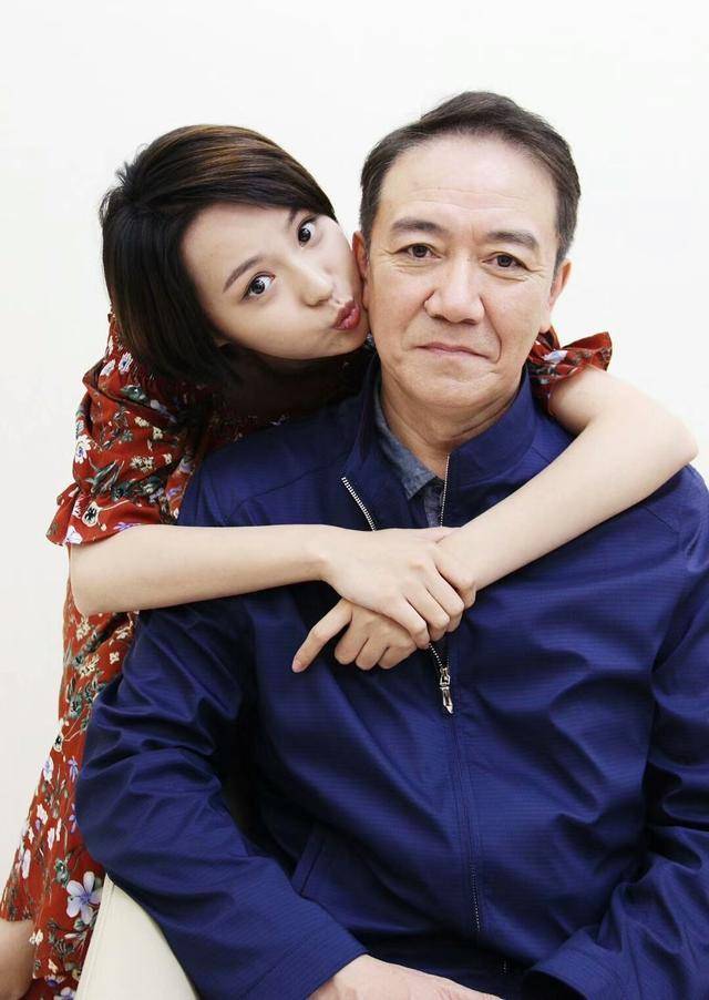 "晚上一家三口围在一起吃饭时,李幼斌突然一声长叹:"我今天心里憋得慌