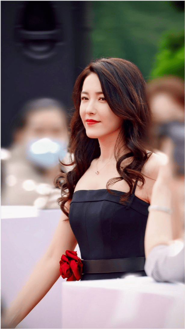 黑色 全黑look照样穿出优雅感！明星穿搭小技巧不容错过，让你美美出镜