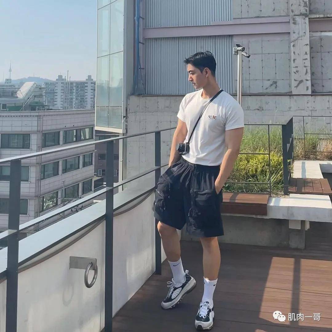 皮肤他33岁了，你敢信 ？！