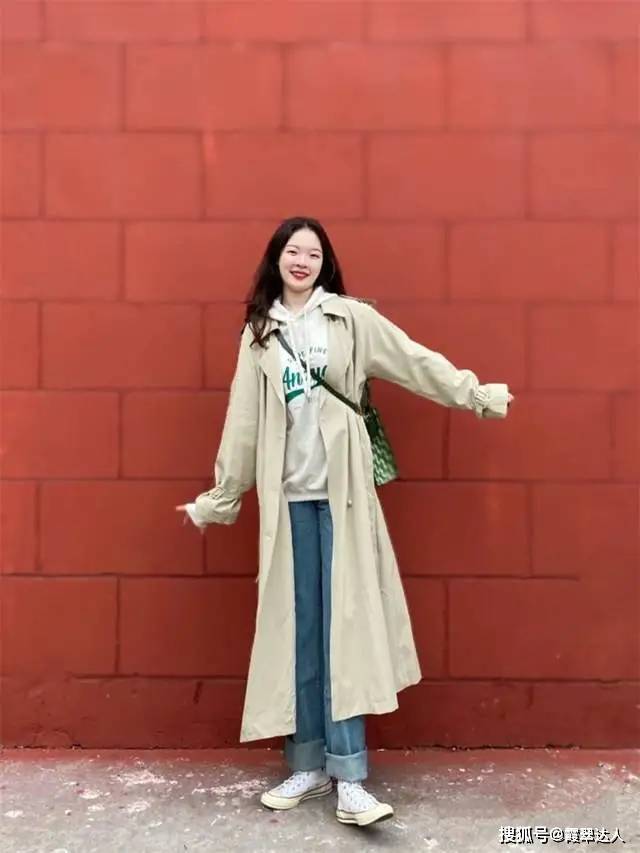 披肩 风衣里面穿什么?建议这4种内搭,时髦又百搭,随便一穿都很高级