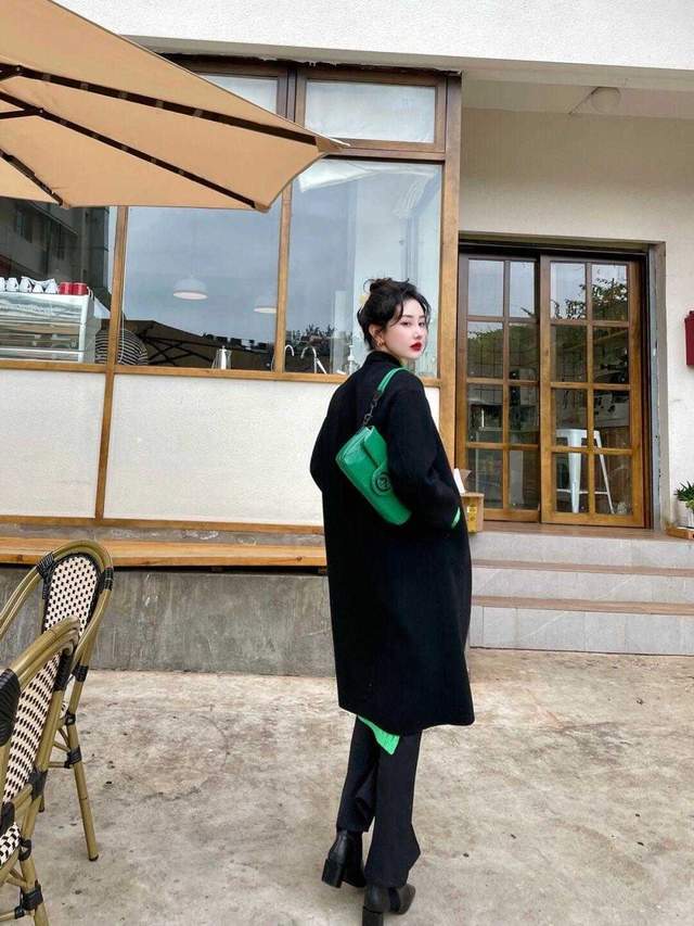 颜色 秋冬穿大衣没头绪？看看这几组“穿搭公式”，百搭时髦还保暖