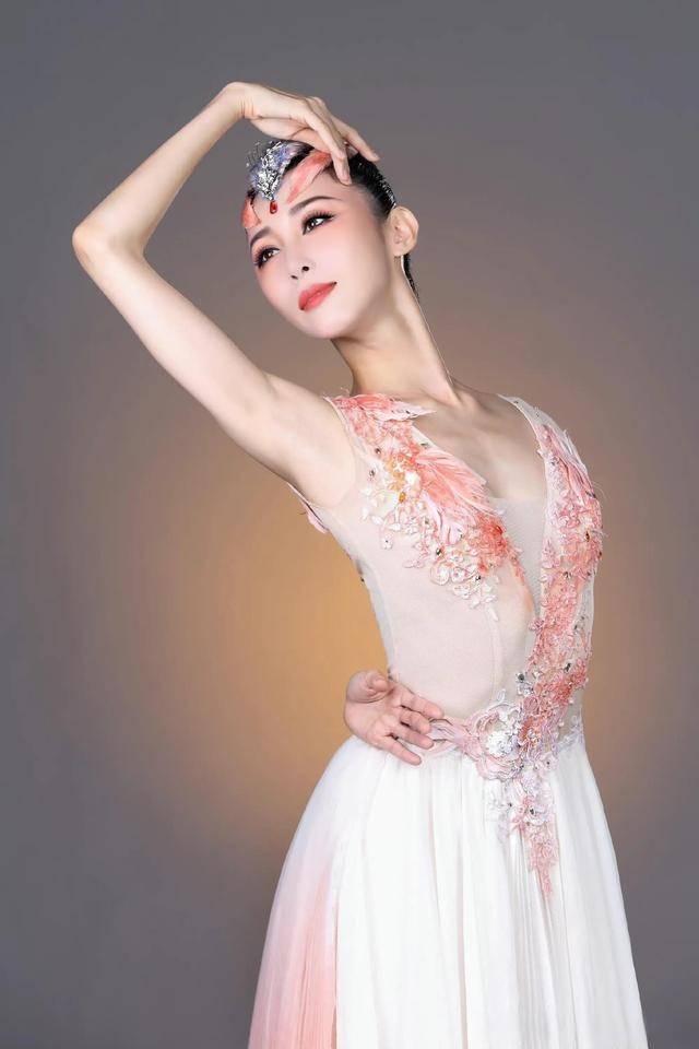 谢欣|《这就是街舞》朱洁静二对韩庚战队，韩庚提前认输，张艺兴笑了