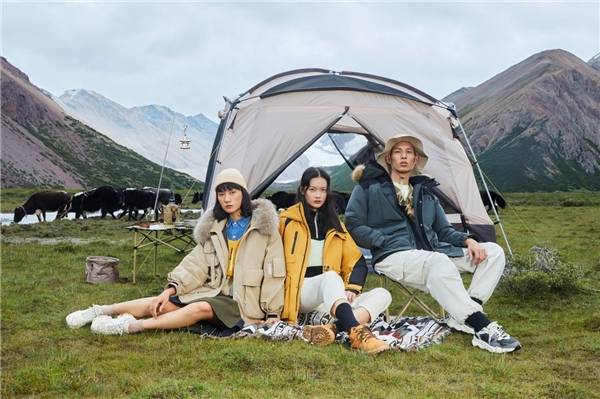 设计 雪中飞发布高峰滑雪系列“解冻服”，助力年轻人的探索之旅