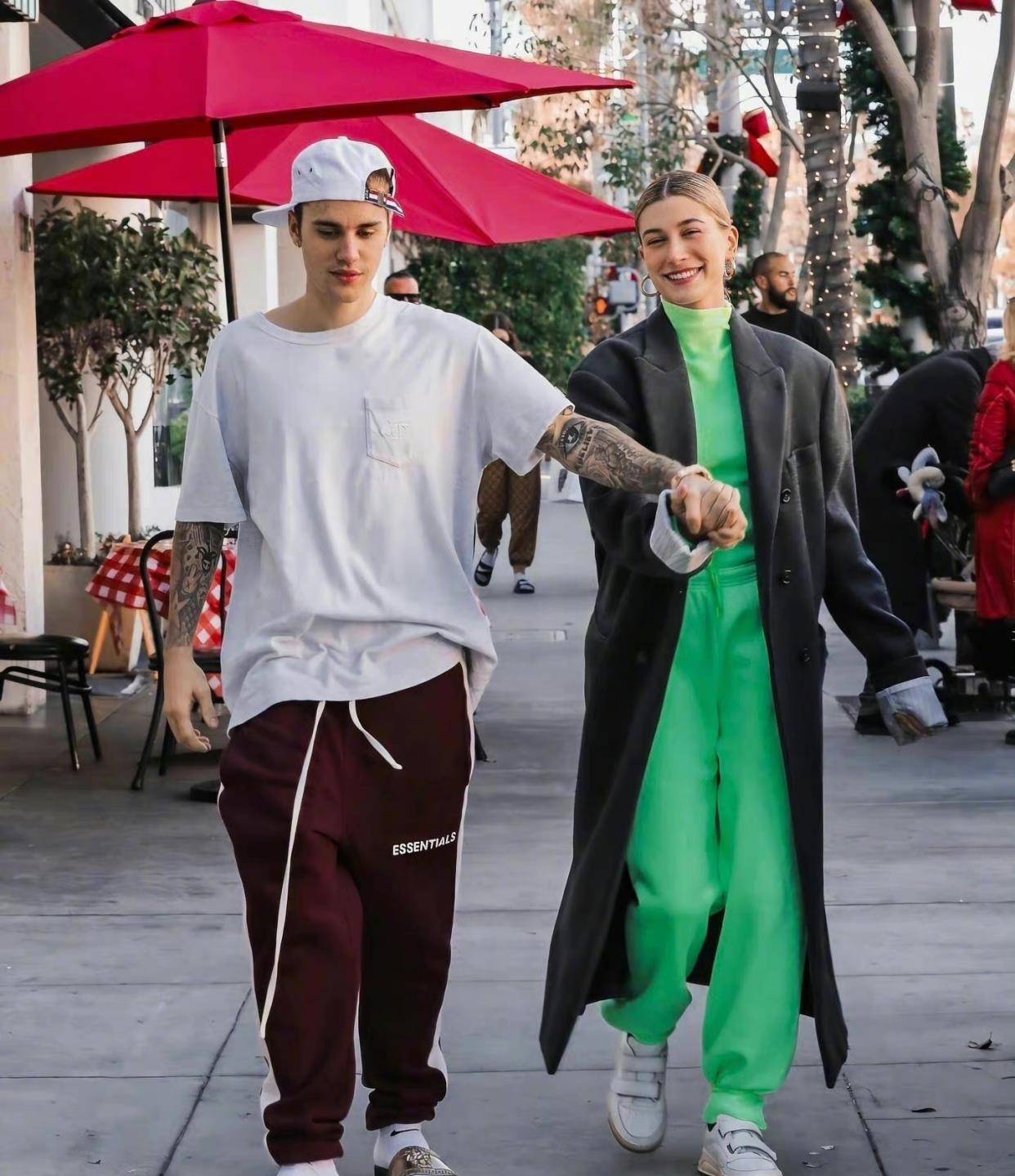 服装 超模肯豆现身NBA现场看比赛，海莉夫妇温馨同框，穿搭休闲时尚