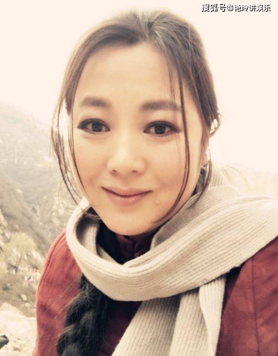 因为|她因长相跑龙套多年，一剧走红塑造纯朴农村女形象，42岁结婚幸福