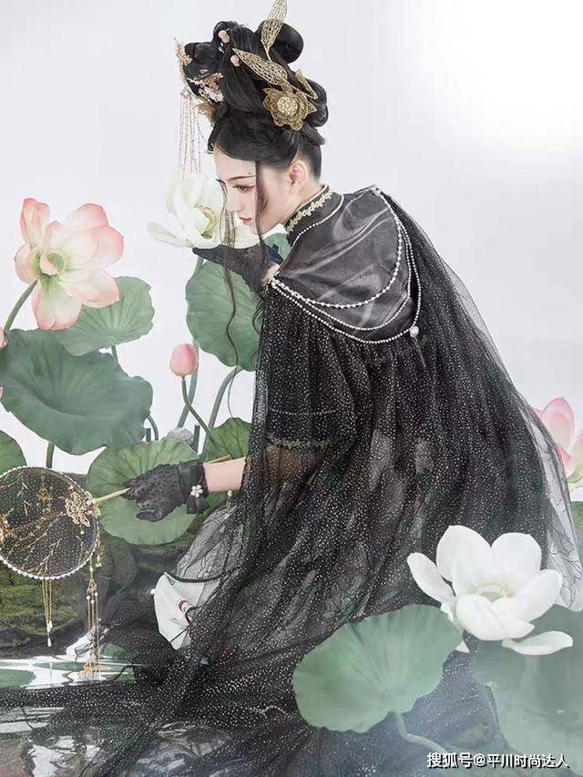 进行 2021新时尚!水墨风洛丽塔火遍Lo圈,女生吃土也要抢