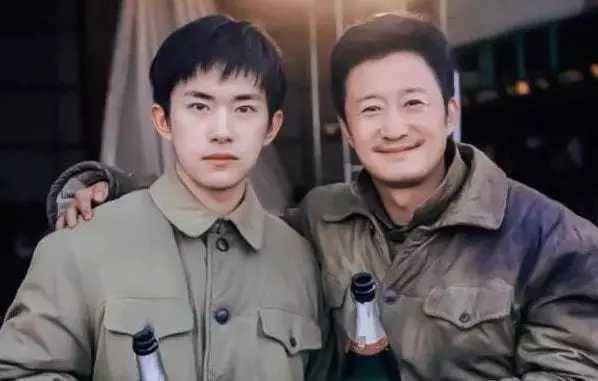 吴京|《长津湖》吴京、易烊千玺片酬曝光：你觉得是否实至名归？？