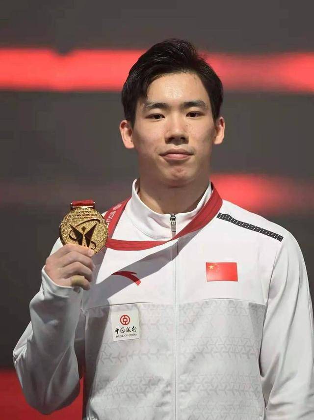 张博恒夺得体操世锦赛的全能冠军是中国男子第六位全能王恭喜