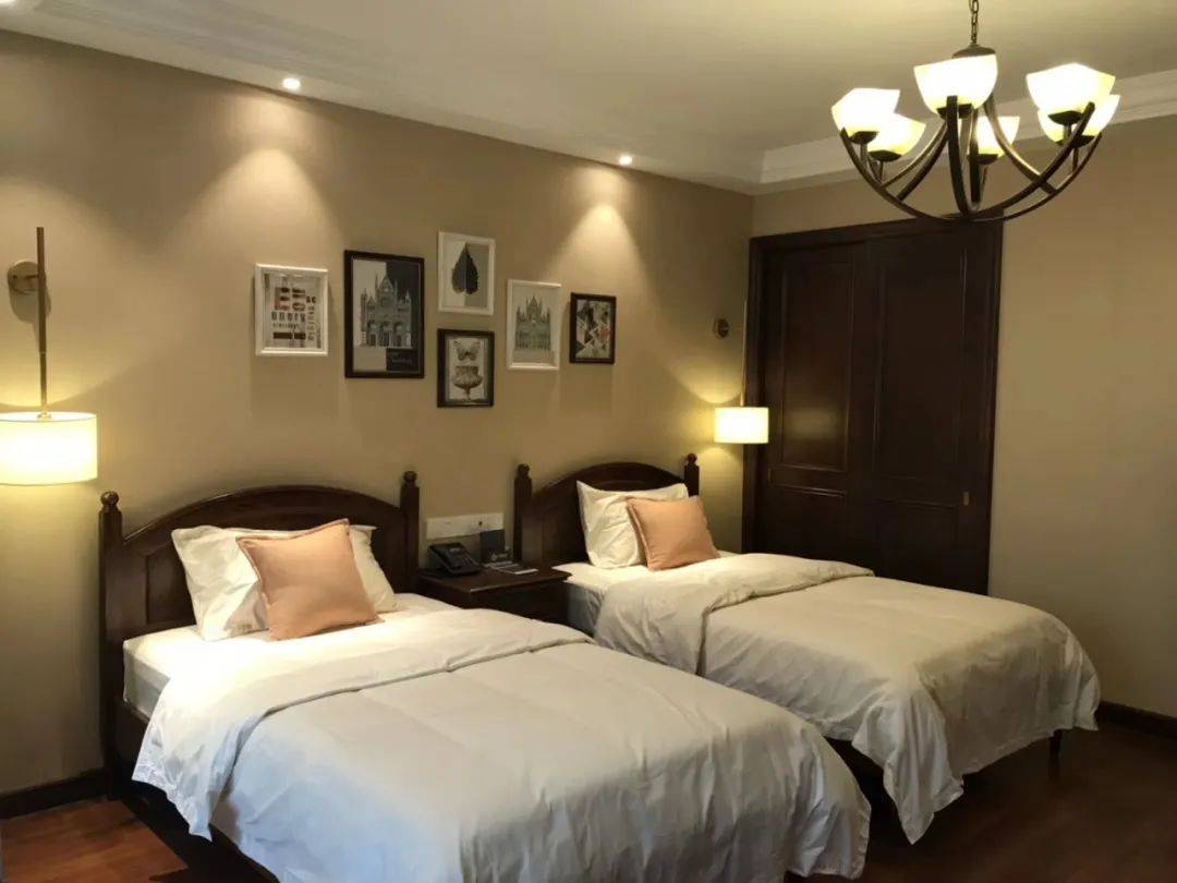 04吃享不尽的岛上美食很多人愿意从上海坐轮渡中午到横沙岛吃一顿原