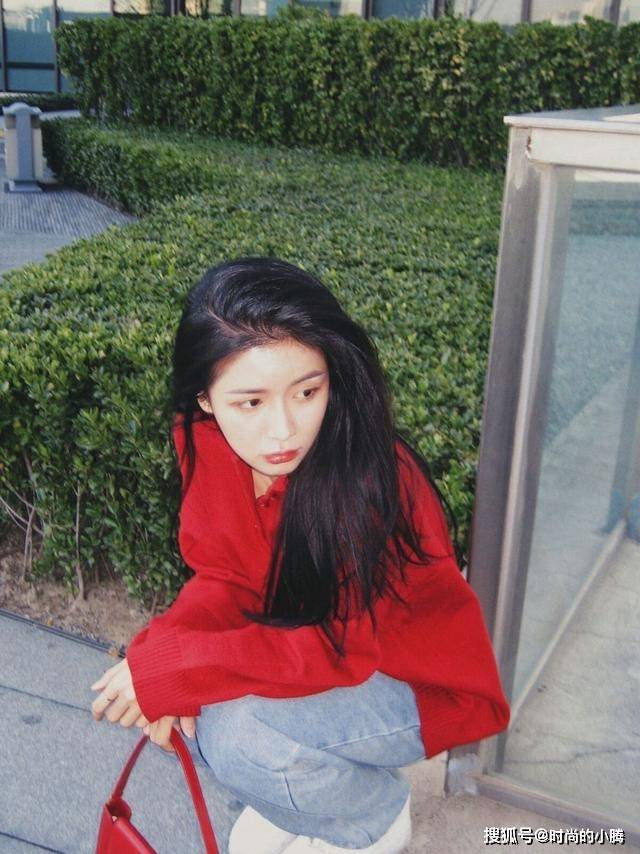 卫衣 蔡卓宜越来越有“明星范”，就算身上服装松垮垮，也显俏丽