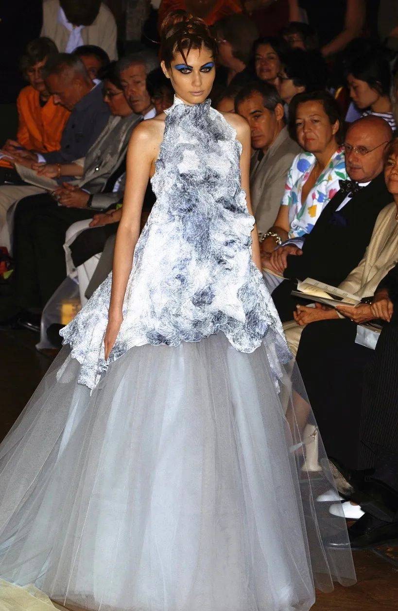 戏剧性 如此戏剧性的舞台表演,原来都是时装秀!