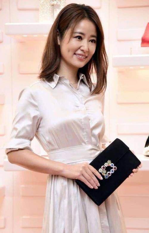 设计 林心如穿真丝裙装大玩透视,优雅不失性感,突显曼妙少女身材