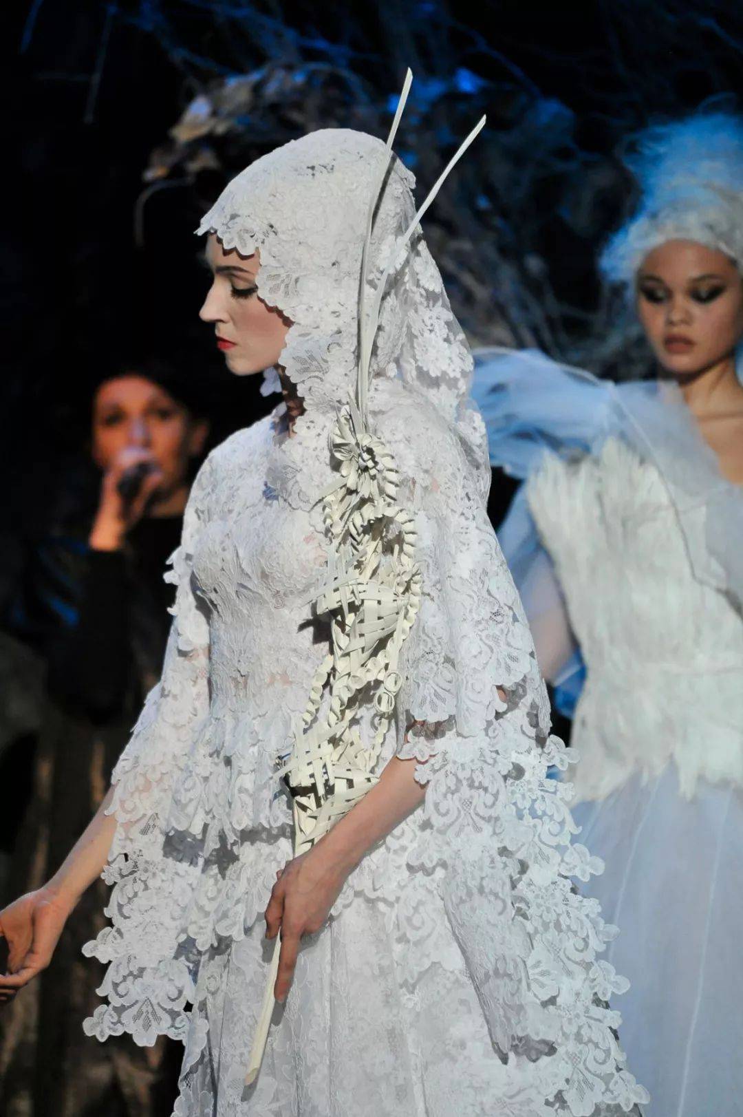 戏剧性 如此戏剧性的舞台表演，原来都是时装秀！