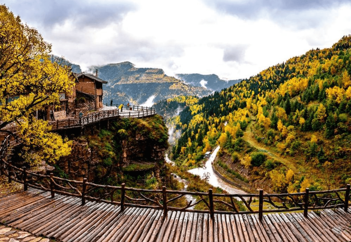 山西藏有这样的古村，悬挂于2300米峭壁上，原生态环境令人向往