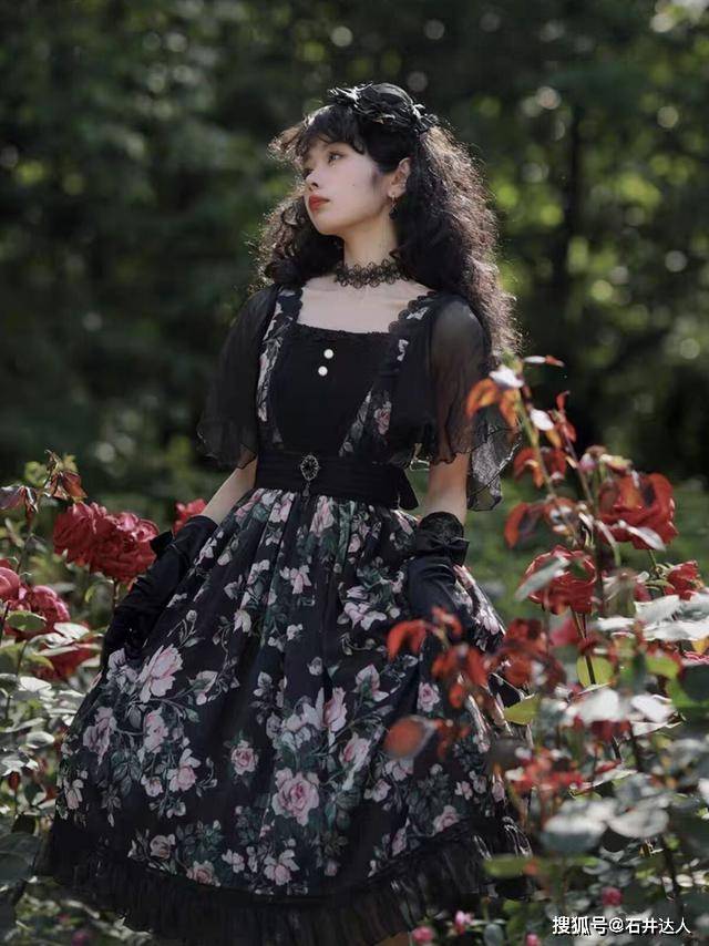 配饰 法兰西洛丽塔美出圈了，网友直言，这才是真正的