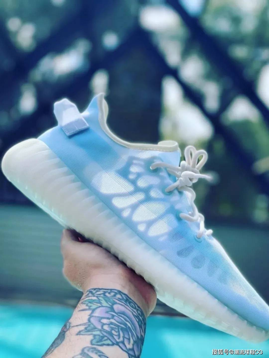 原价 Yeezy 350 v2新面貌，换面不换底Kanye又行了！