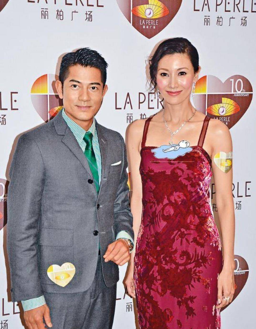 全靠 李嘉欣穿“睡裙”出席活动,比郭富城还要抢镜,全靠豪门光环撑着