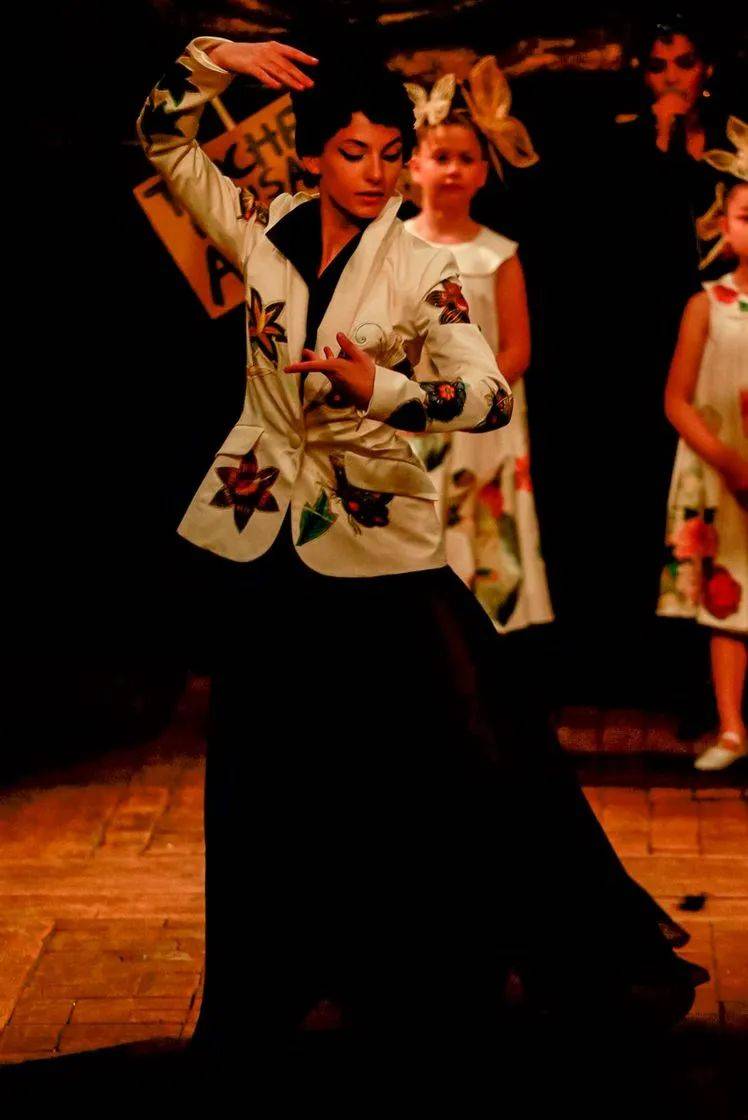 戏剧性 如此戏剧性的舞台表演,原来都是时装秀!