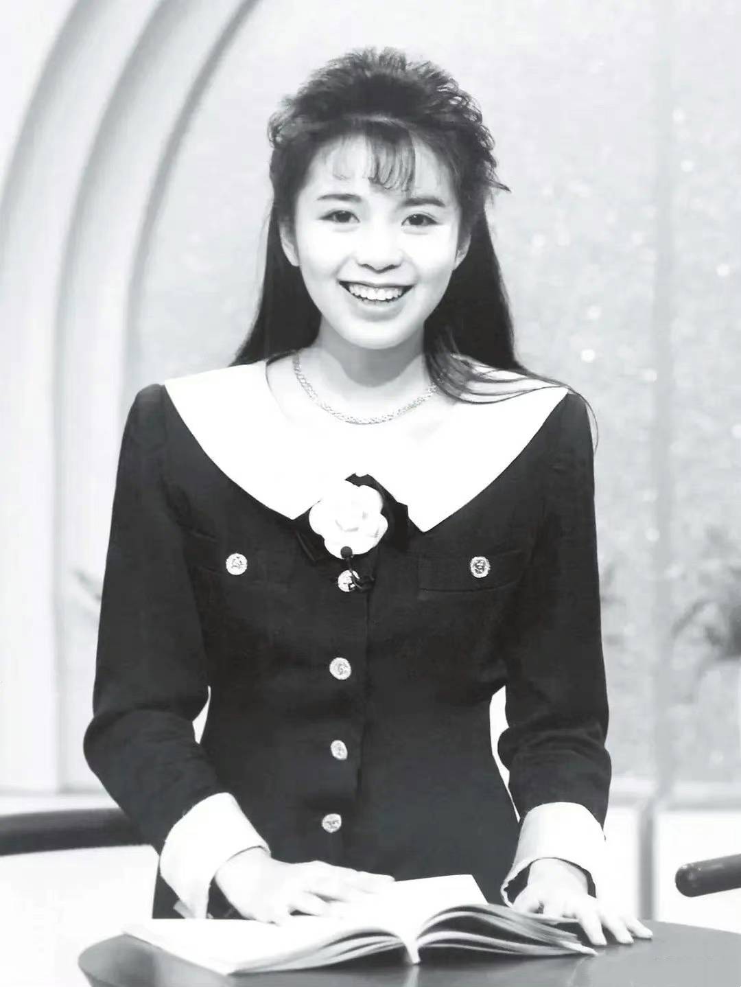 时尚 朱迅年轻时也太美了,清纯甜美如漫画少女,穿搭高级又时髦