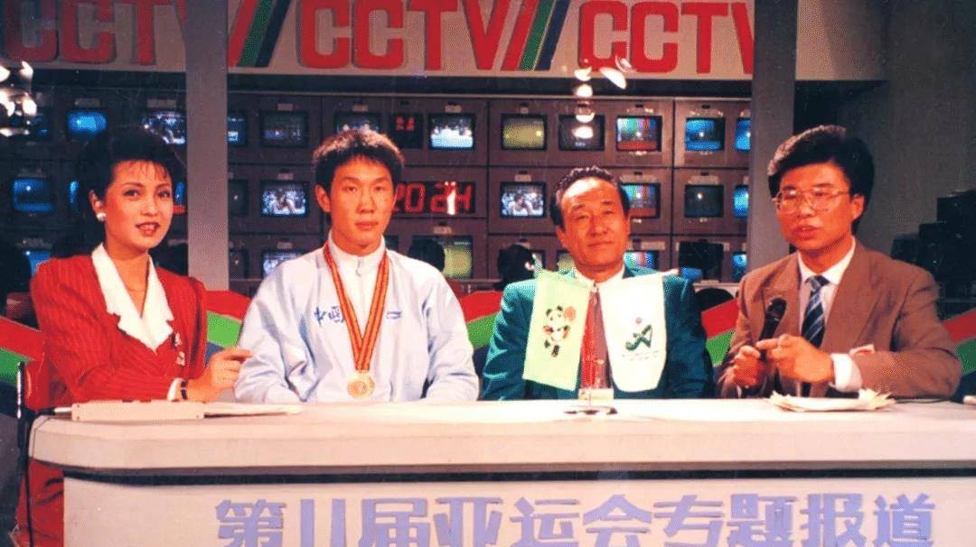 光荣|先后红遍广东的四位广东电视台节目主持人,只有郑达能够光荣退休