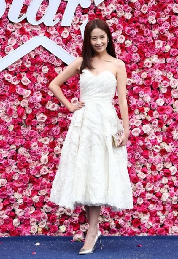 魅力 颖儿可别再瘦下去了，看着都瘦出“排骨”了，但穿衣仍然很精致