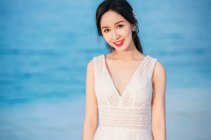 萧妈|“胡一菲”娄艺潇为何不红了?看她干过的那些事,就不奇怪了