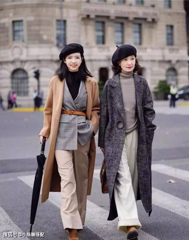 颜色 60岁妈妈比女儿会穿,秋天“大衣+毛衣”,越老越洋气优雅