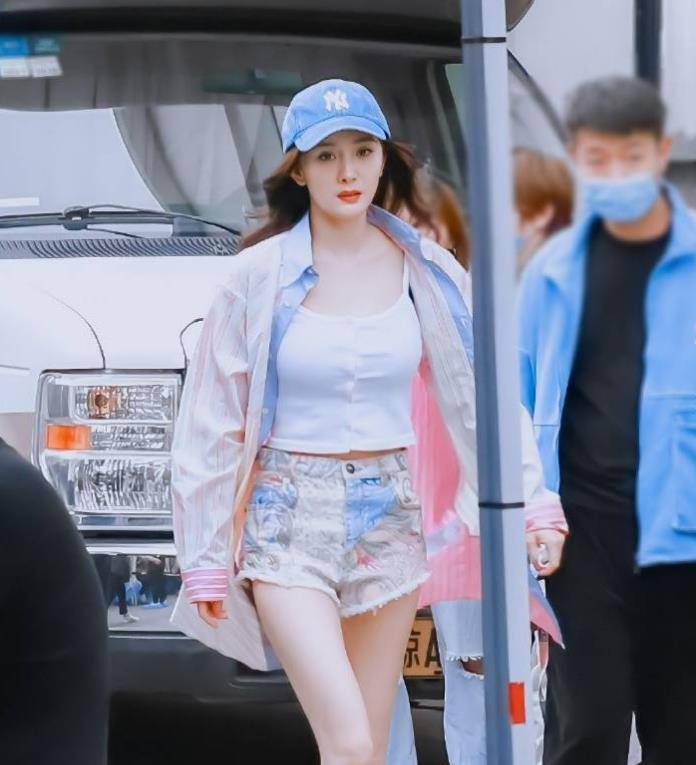 宁静 年纪越大越敢穿，49岁宁静，60岁蔡明，61岁宋丹丹，绝对是时尚咖