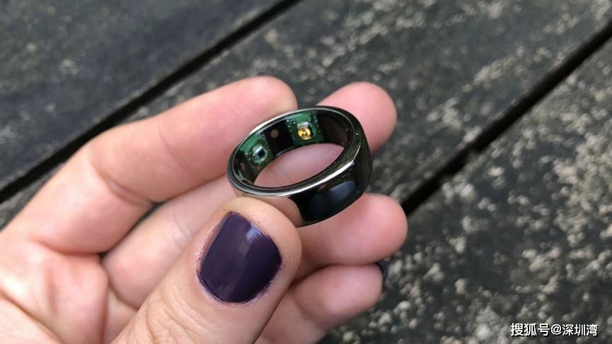 一枚戒指拥有 7 个温度传感器，可做经期和妊娠预测