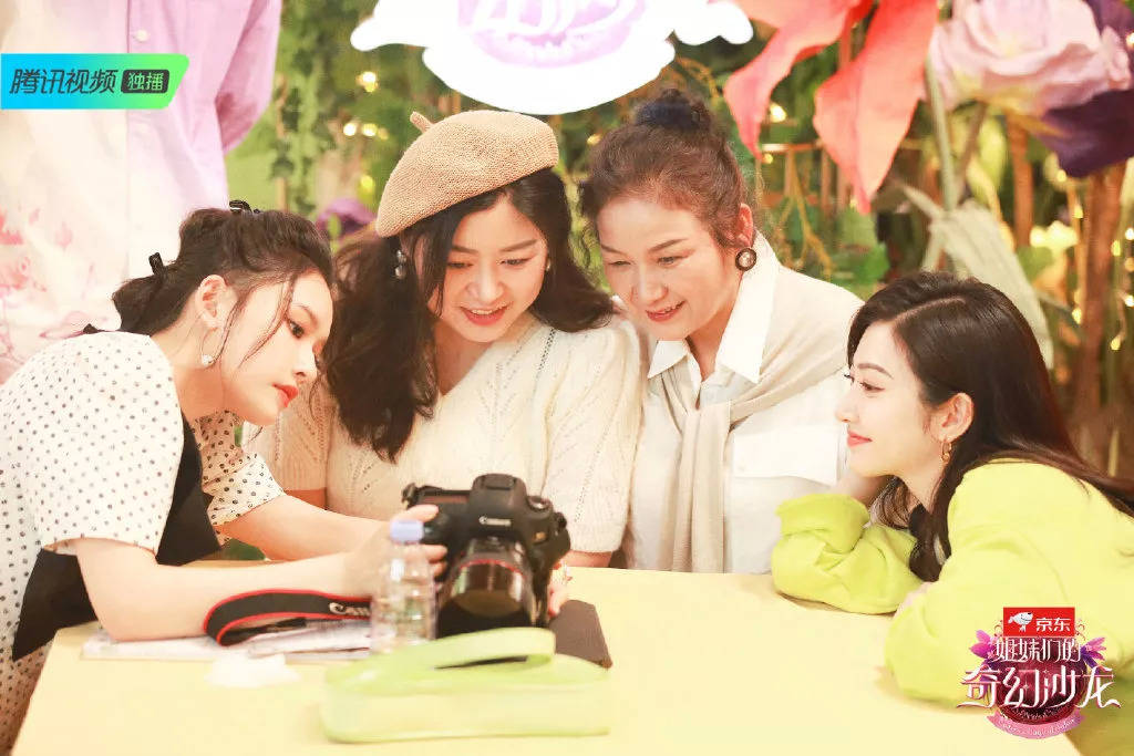 什么|女人聚在一起聊什么?还真不是你想的那样