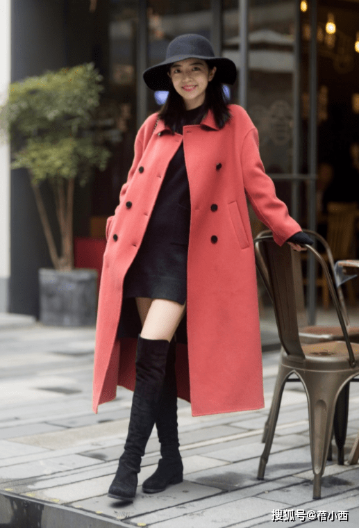 毛衣 奔三奔四的女人,建议多穿大衣+“长筒靴”或“短靴”,时髦洋气
