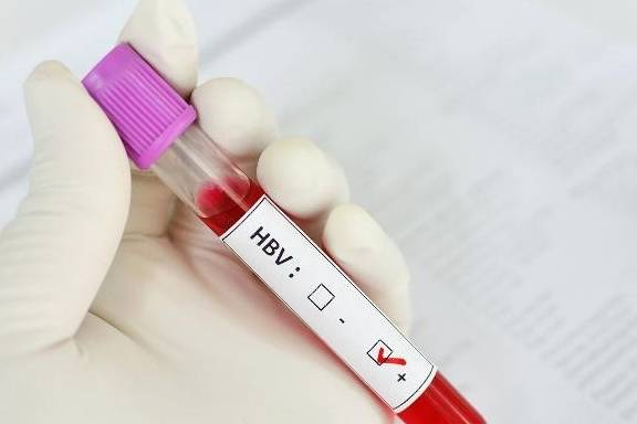 婴儿|“乙肝大国”的称号是怎么来的?乙肝传播风险无处不在?