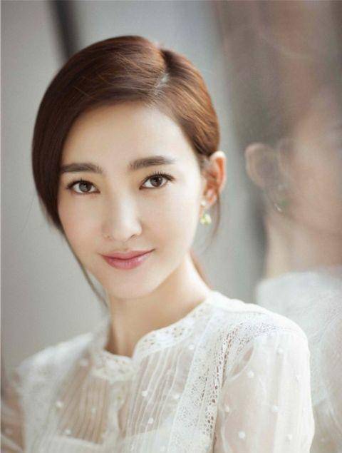 演技|王丽坤素颜出镜状态好对镜甜笑被赞清纯可爱