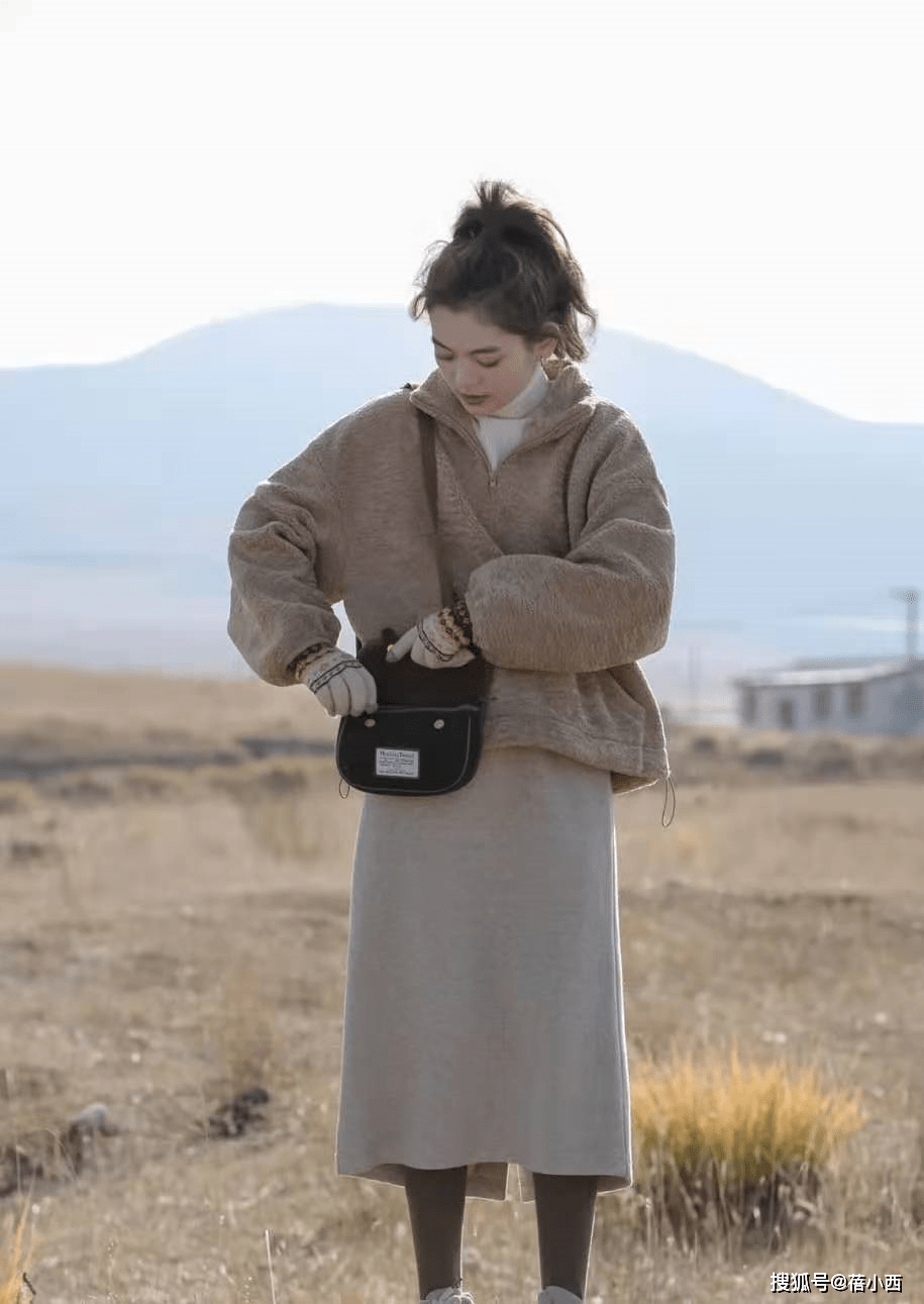 颜色 建议30+女性多穿“毛呢半身裙”，掌握3个搭配要点，时尚又显气质