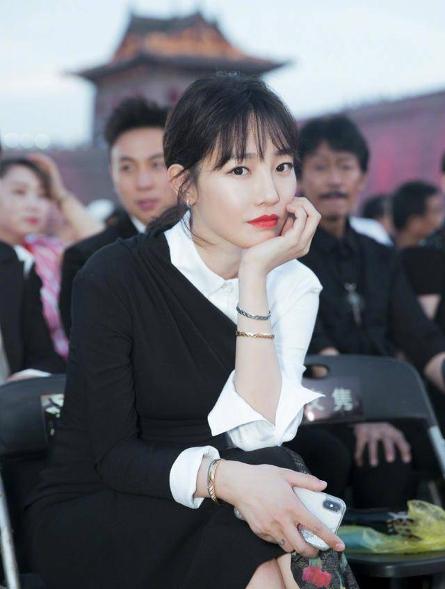 白百何新剧"职场骚扰" 喝酒后被领导强捧 这个表情吓坏了网友 后悔了