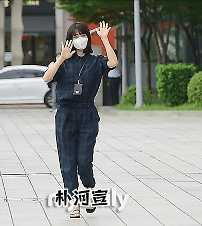 朴河宣 《黑色太阳》女主下线早，但生活中的朴河宣挺迷人，34岁仍似少女
