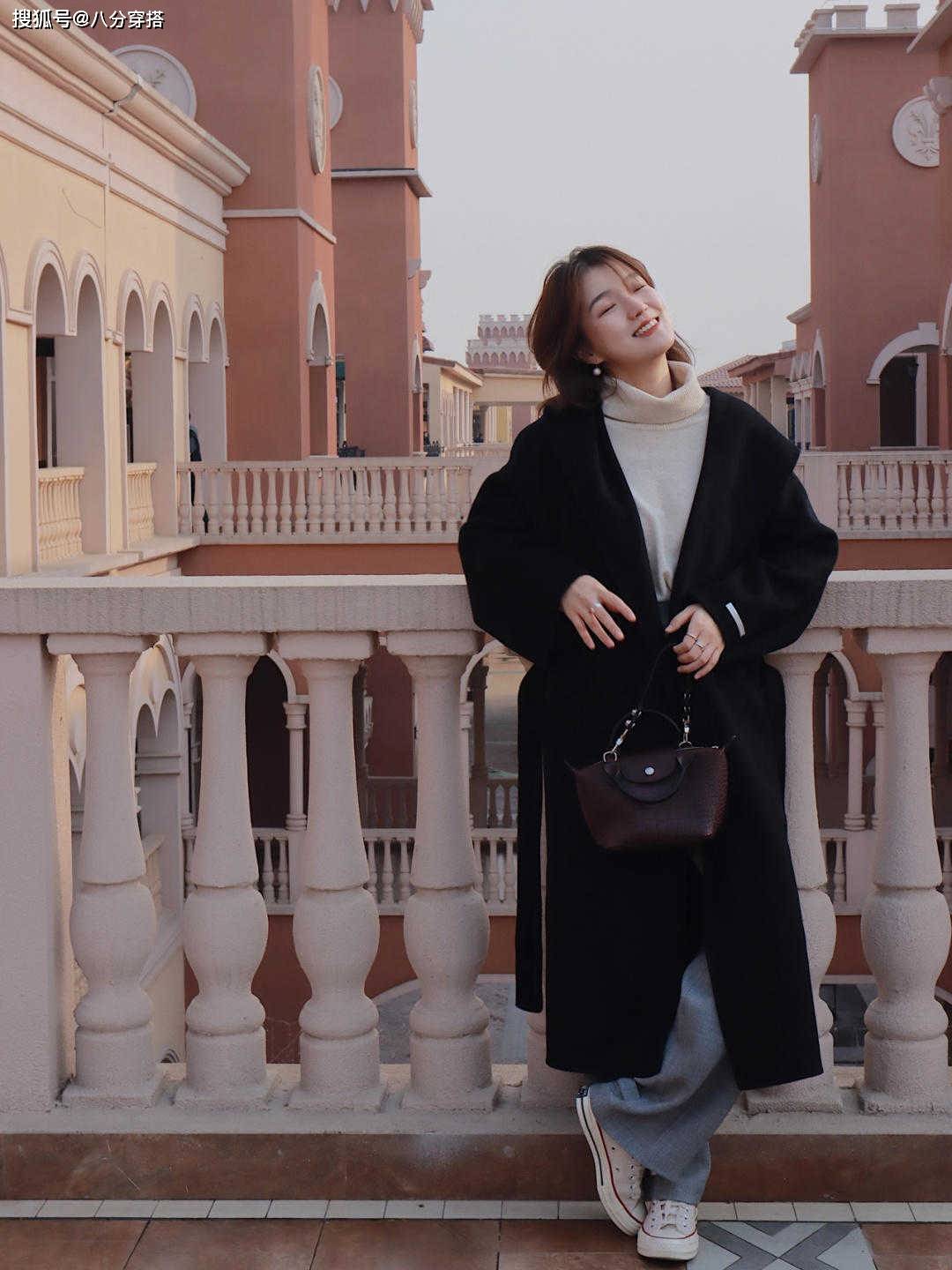 下装 黑色大衣过时不流行了?试试这样搭配,时髦百搭也不显沉闷