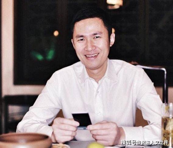 钱峰雷:曾在垃圾桶捡饭,如今李亚鹏叫他"钱多多",发家史成谜
