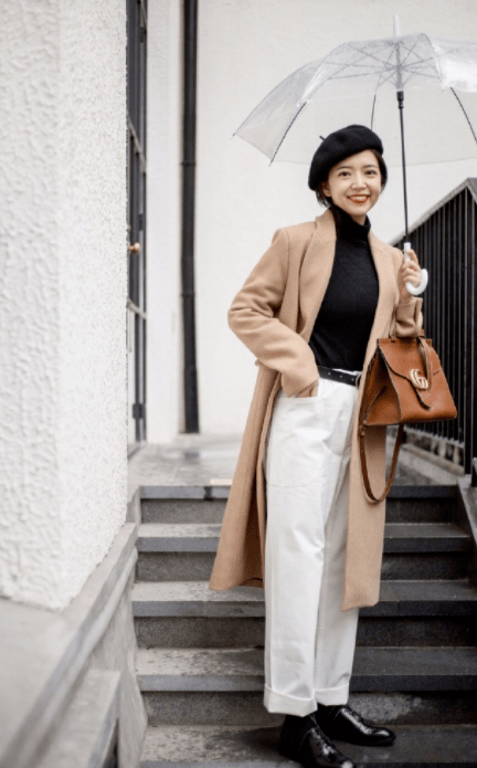 黑色 放弃打底裤吧,潮人更喜欢“大衣+小白裤”,清爽时髦显腿长!