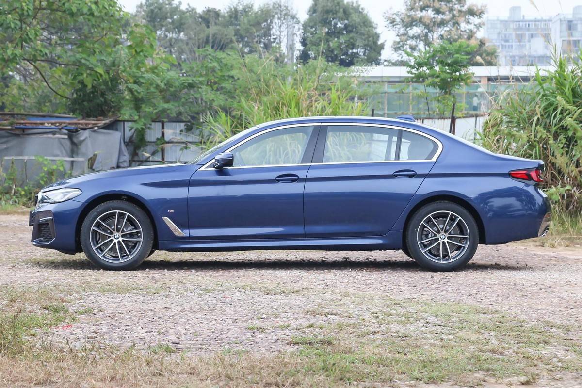 宝马又赢回一局纵置后驱采埃孚8at轴距超3米1同级销量第一