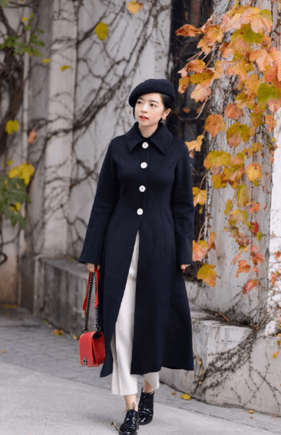 黑色 放弃打底裤吧,潮人更喜欢“大衣+小白裤”,清爽时髦显腿长!