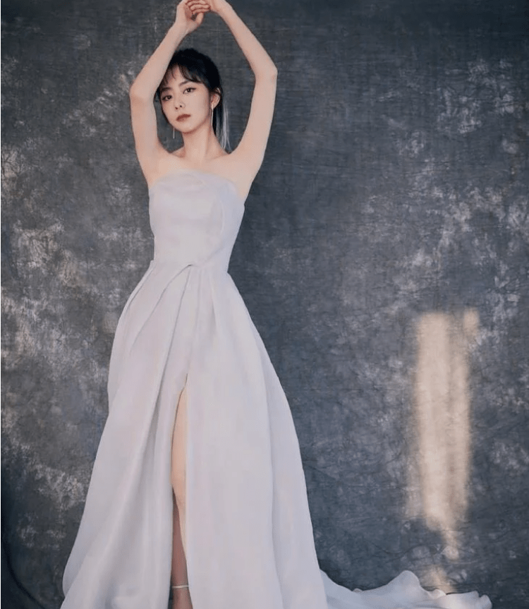 黑色 “学生妹”谭松韵,158的个子,却能穿出高个子的既视感