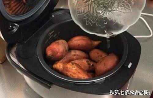 胡萝卜素|这样做红薯，连烤箱都不用，做法简单5分钟学会，红薯香嫩流油