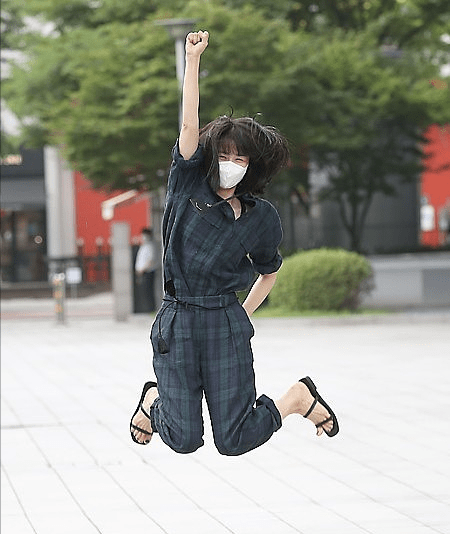 朴河宣 《黑色太阳》女主下线早，但生活中的朴河宣挺迷人，34岁仍似少女