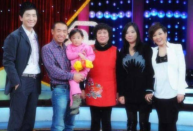 他师承黄宏,登上春晚4次,和网恋女友相爱20年,今现状怎么样了_范雷