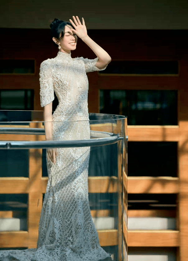 鱼尾 冠军孙一文明星脸藏不住了！穿紧身碎钻裙大秀超模身材，超辣