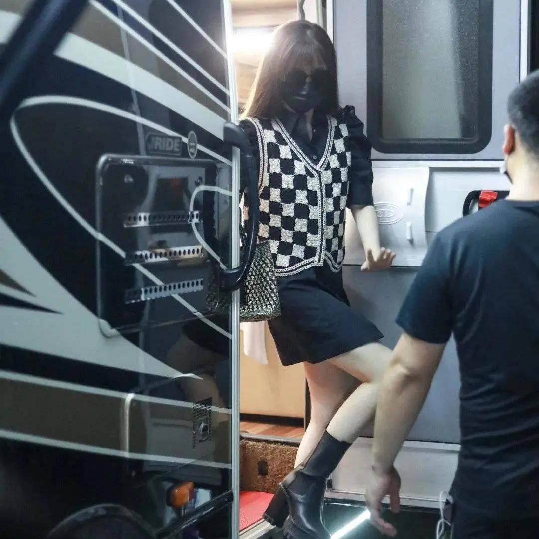 白女士 时尚圈都要被它“格式化”？女明星大型撞衫现场！